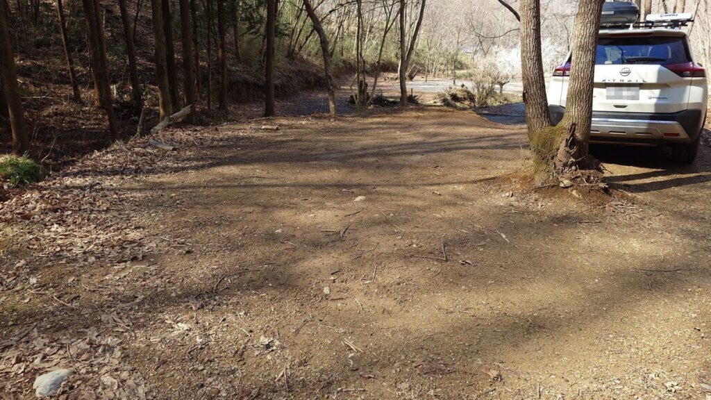 栃木の森キャンプ場一番奥のサイトを奥から撮影