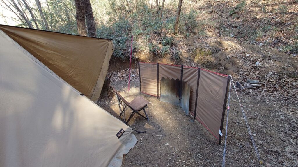 陣幕miniの内側にたき火スクリーン