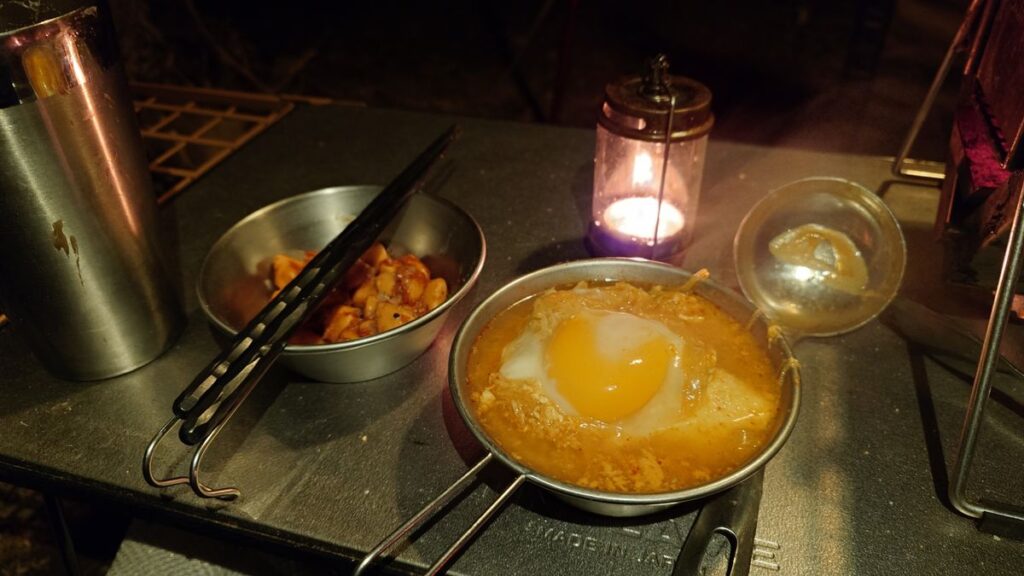 シェラカップに装ったスンドゥブチゲ