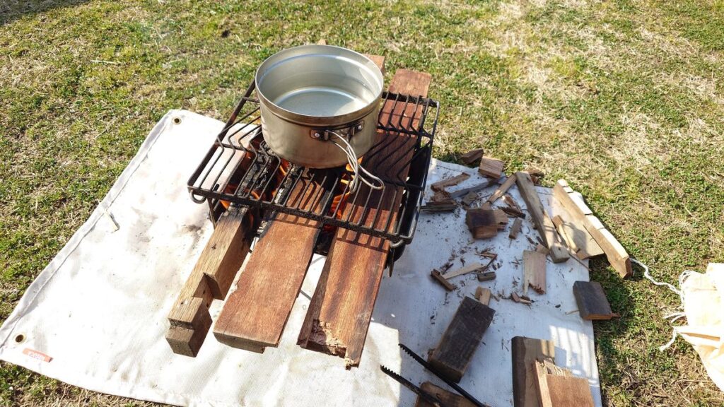 焚き火台を飛び出た薪