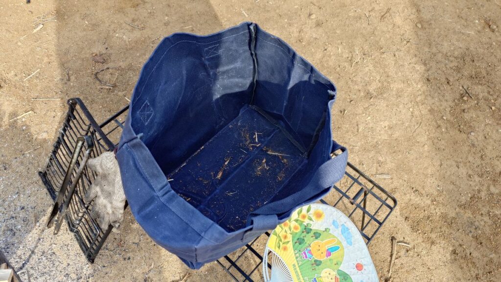 からになった帆布トート