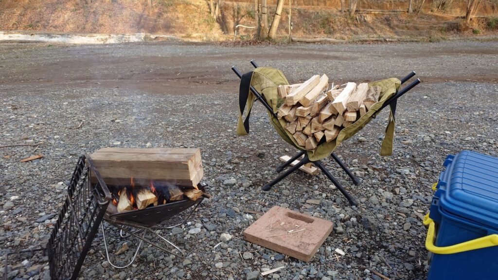 たき火に投入した巨大角材