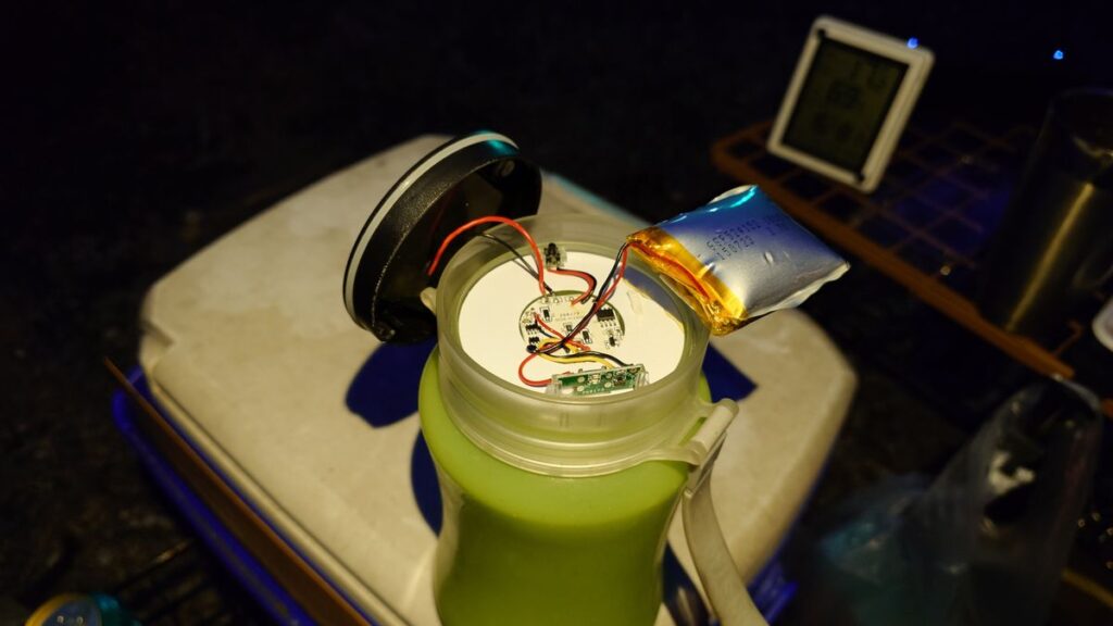 充電式LEDランタンの充電池がパンパンに膨らんだ