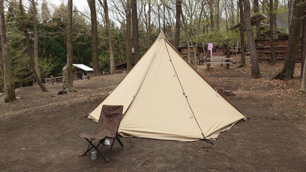 キャンプ･冒険仲間駐車場横のサイトに張ったtassoTC