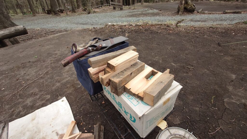 建築廃材の柱を薪にするの巻