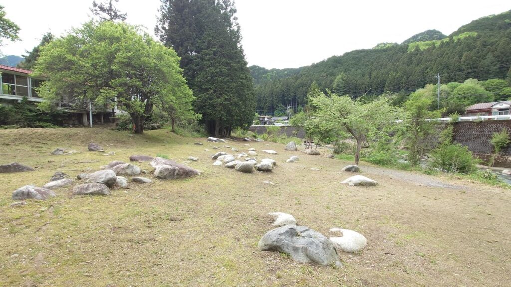 GLYPH前日光店キャンプ場川沿いのフリーサイトその２