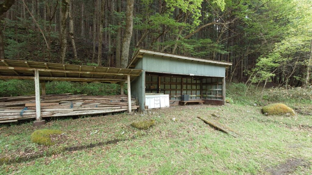 草原サイト奥の水場