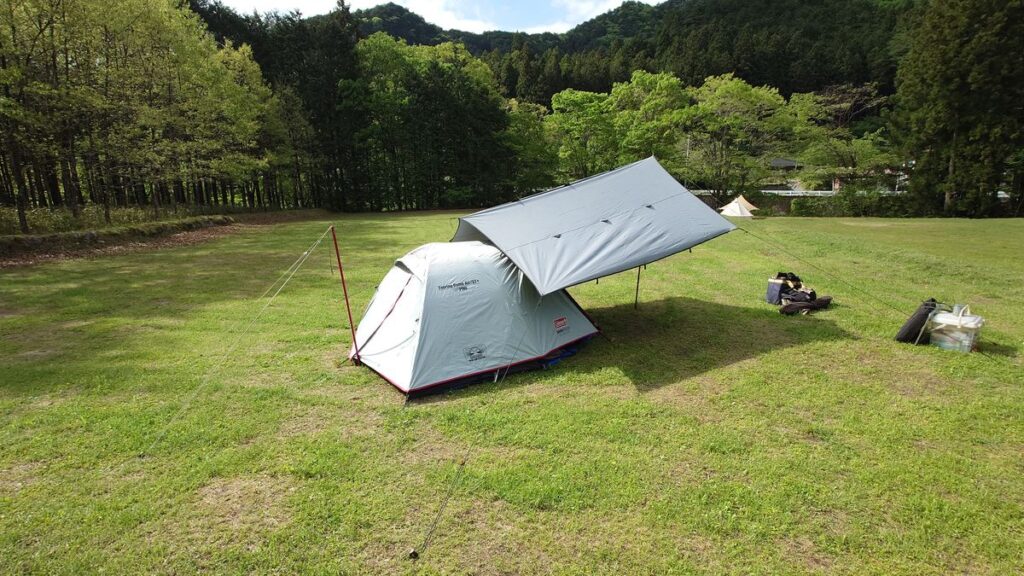 GLYPH前日光キャンプ場フリーサイトに張ったツーリングドームと男前タープその１