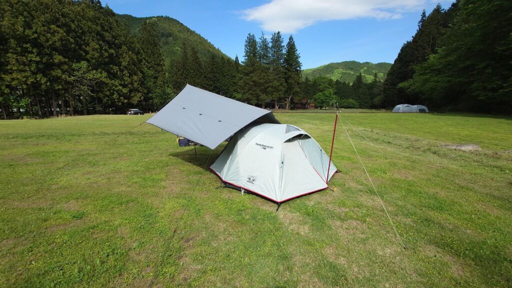 GLYPH前日光キャンプ場フリーサイトに張ったツーリングドームと男前タープその２