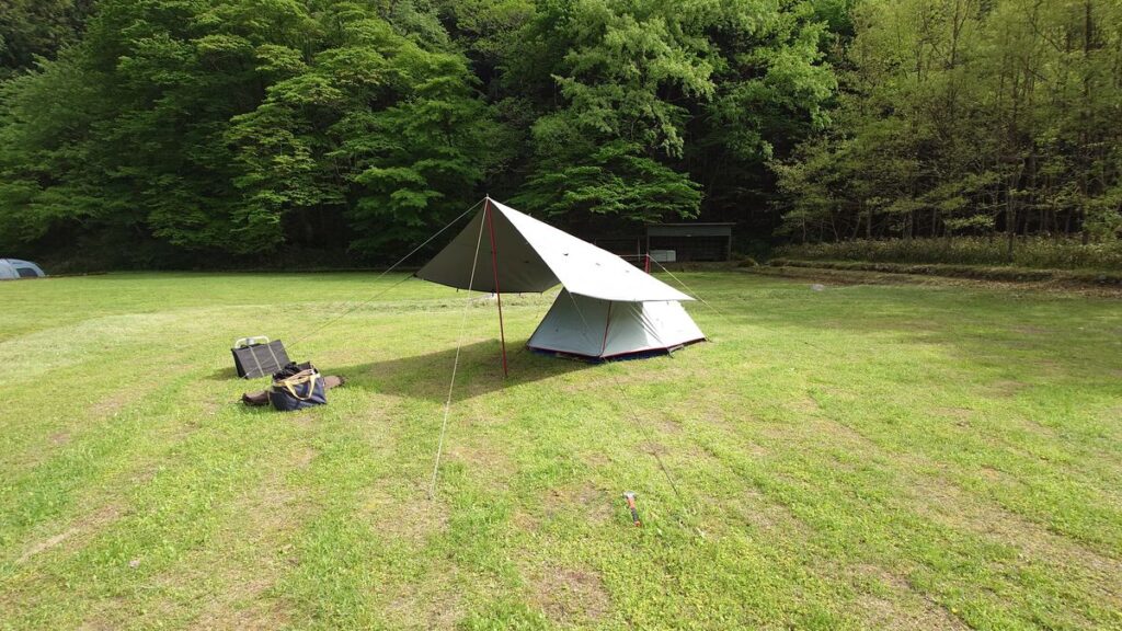 GLYPH前日光キャンプ場フリーサイトに張ったツーリングドームと男前タープその３
