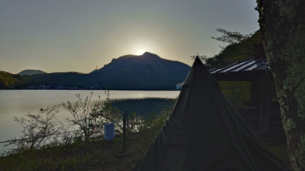 榛名湖畔に沈む夕日