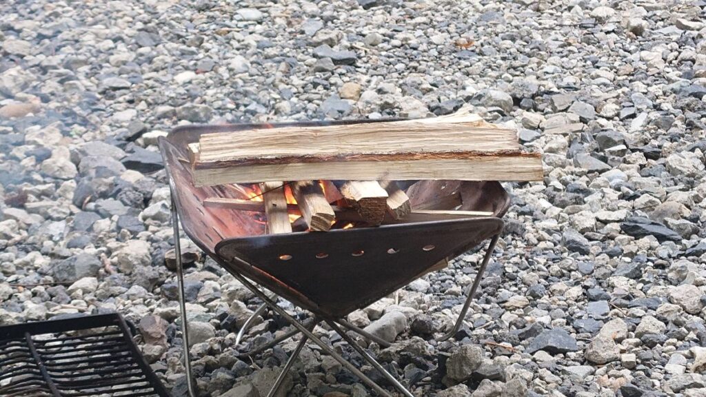 スノーピーク焚き火台Ｓで焚き火スタート