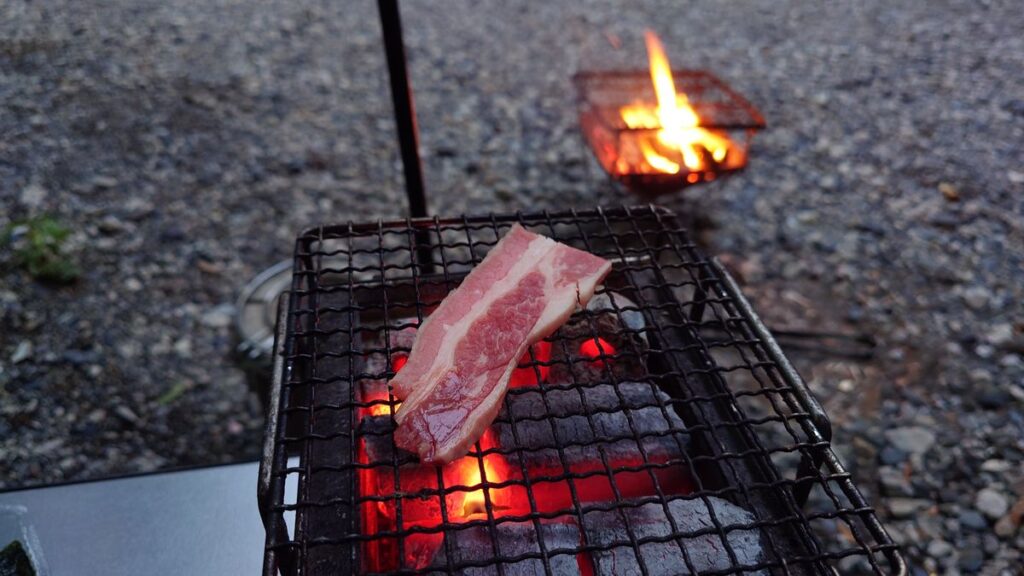 牛バラ肉の炭火焼き