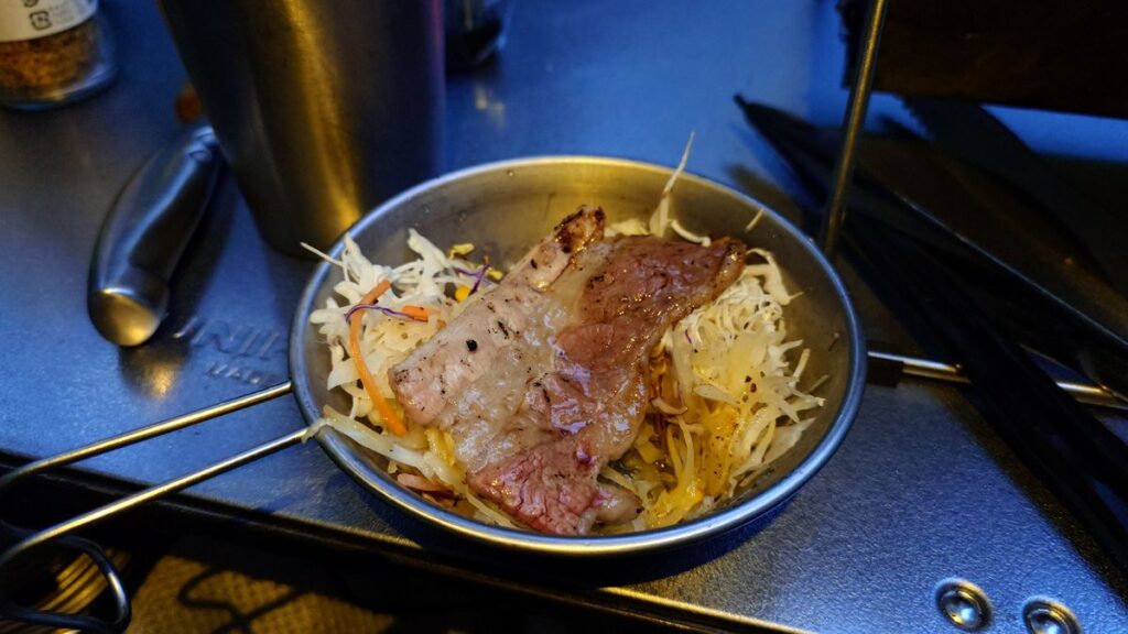 牛バラ肉でコールスローサラダ巻