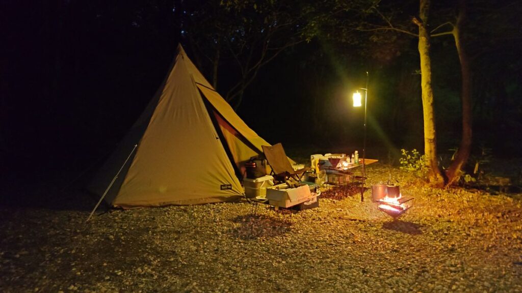 栃木の森キャンプ場夜のキャンプサイト