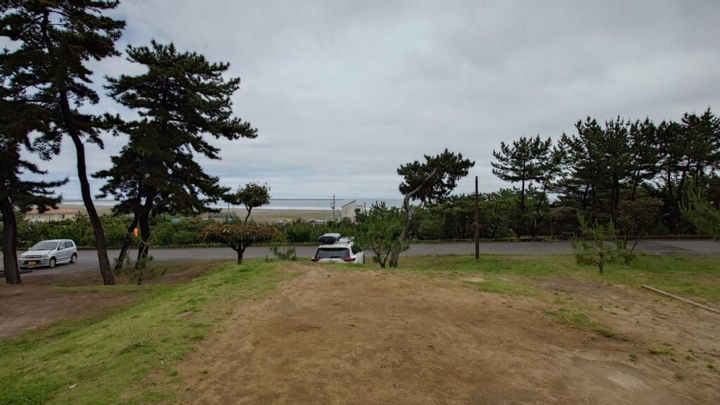 大洗サンビーチキャンプ場高台サイトから海を臨む