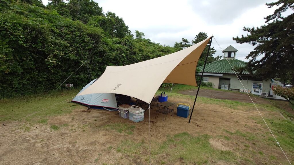 大洗サンビーチキャンプ場高台エリアDODヘーキサタープ＆ColemanツーリングドームST+