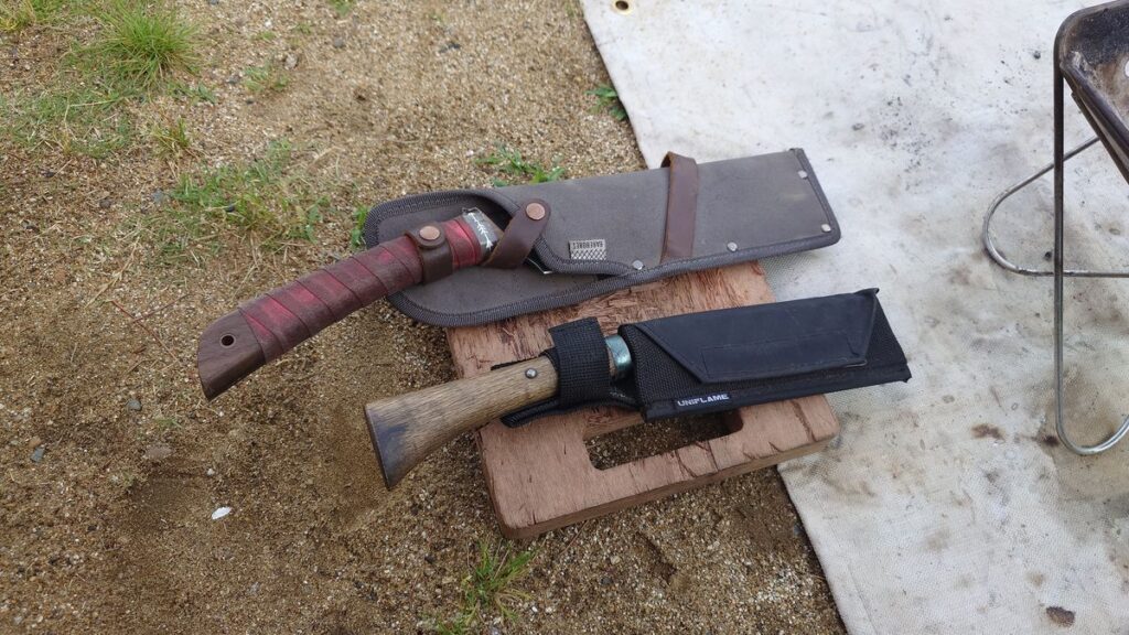 ベアボーンズ社ナタハチェット＆ユニフレームつるばみ鉈