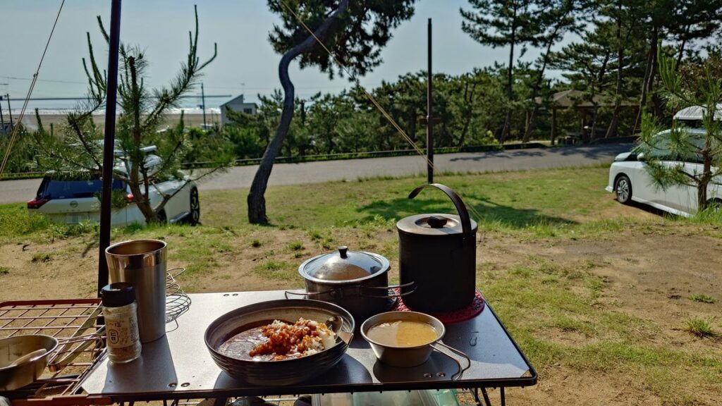 大洗サンビーチキャンプ場朝食のカレーライス