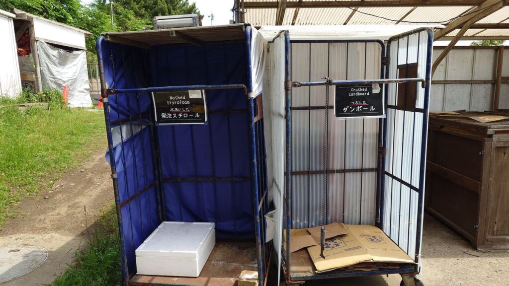 大洗サンビーチキャンプ場段ボールと発泡スチロールの回収エリア