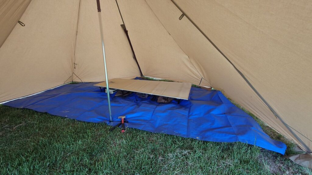 tassoTC七角形内部自作グランドシートとライダーズコット