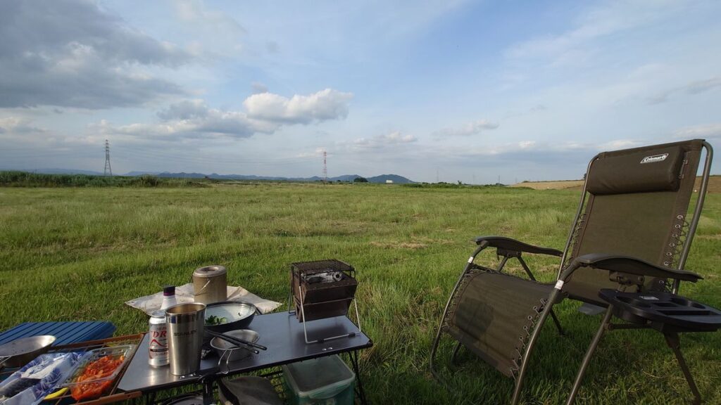 渡良瀬川河川敷青少年広場キャンプ場東側を眺めながら