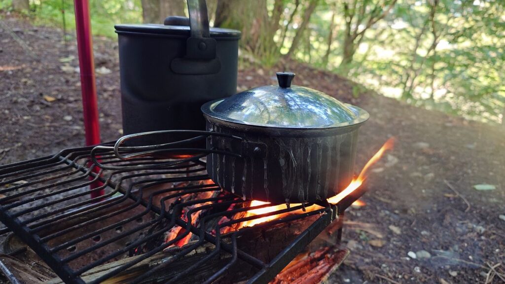 焚き火による炊飯