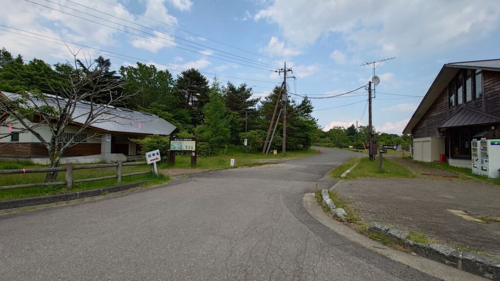 山の駅たかはらSTARLIGHTCAMPBASEキャンプ場へ続く道