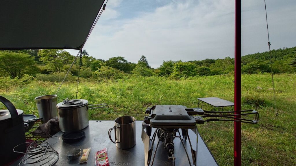 朝食を作りながら矢板方面を見下ろす
