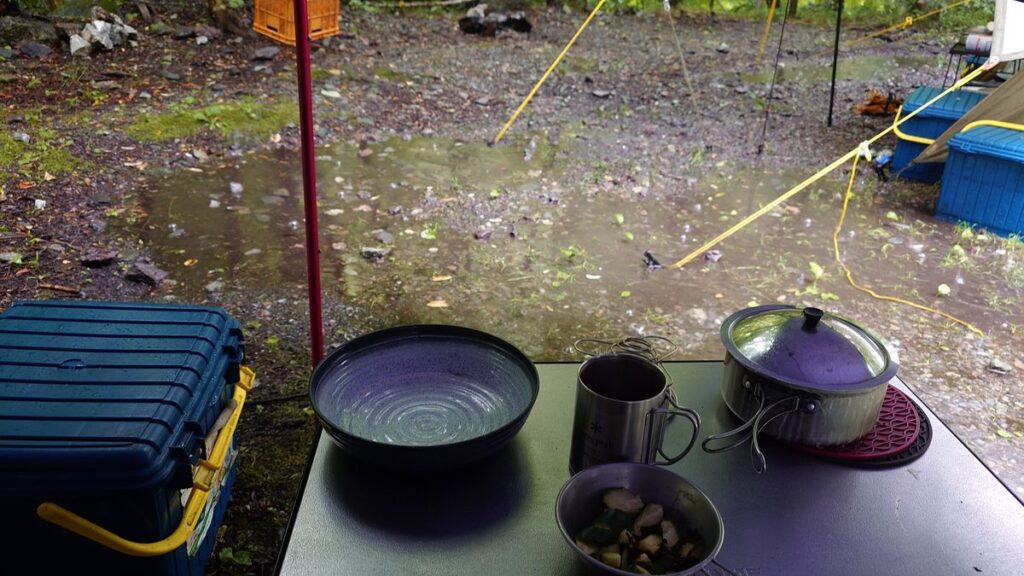 渓流釣り場ようらく二日目朝サイトの水たまり