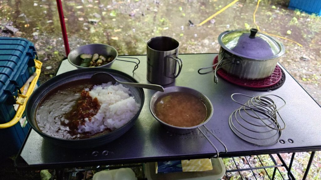 渓流釣りようらく深めのカレー朝食