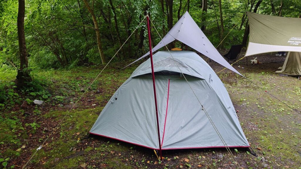 雨の中のツーリングドームと男前タープ