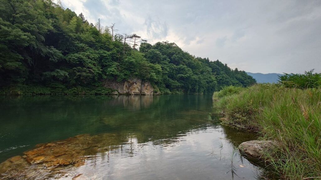 高徳中岩河川公園付近の鬼怒川川上方面