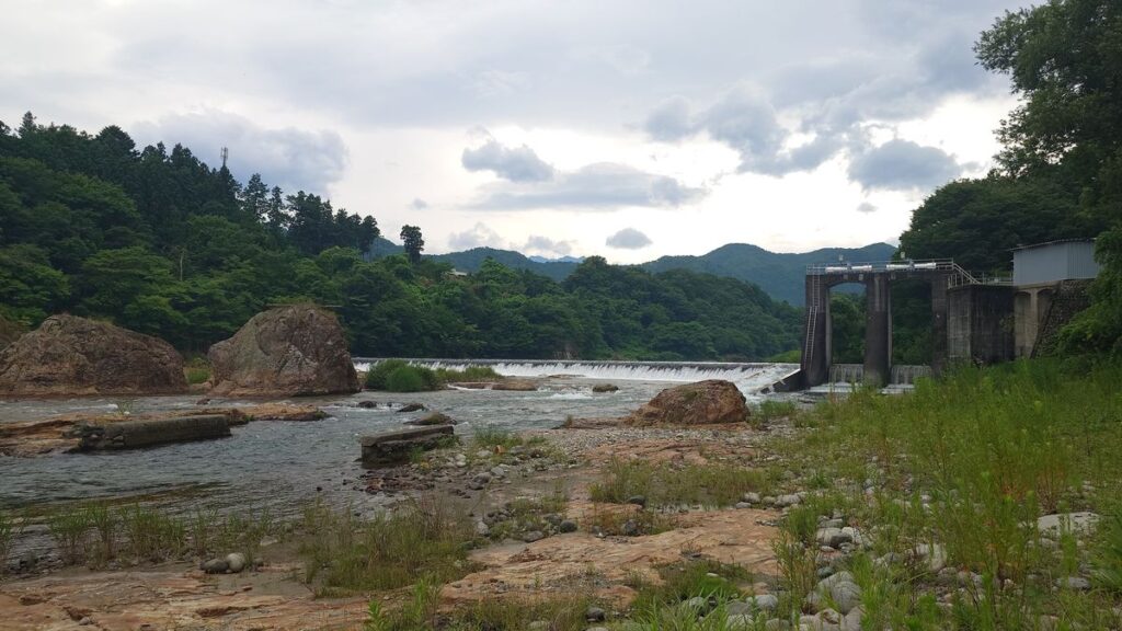 日光高徳中岩河川公園上流の堰