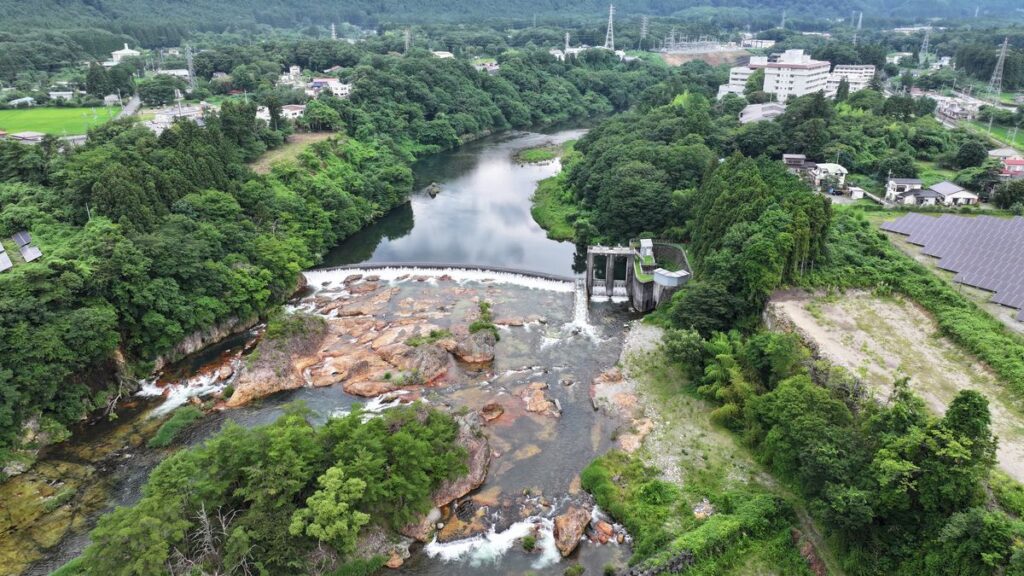 鬼怒川日光たかとくキャンプステーション上流の堰空撮