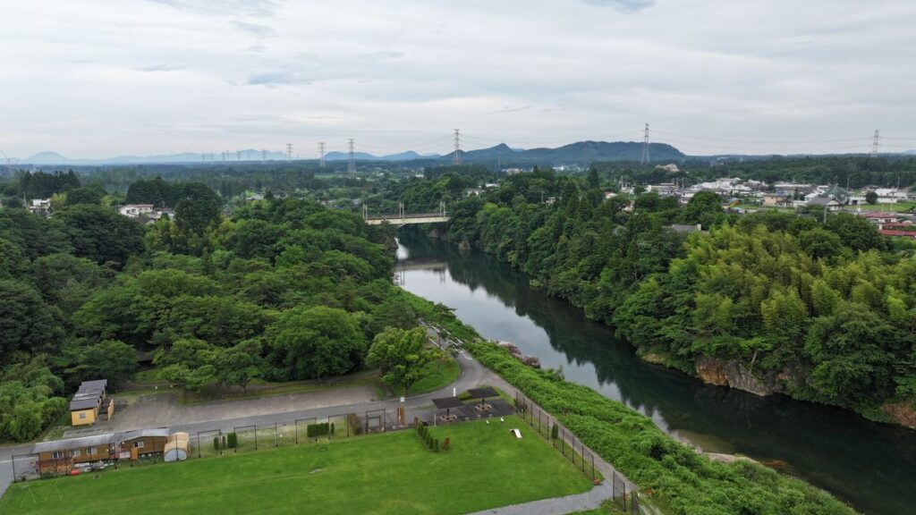 日光たかとくキャンプステーション沿いの鬼怒川