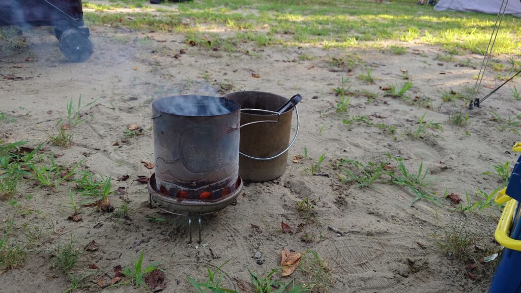 火お越し器で炭の火起こし