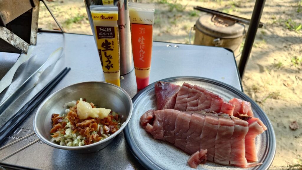 薬味とカツオのお刺身