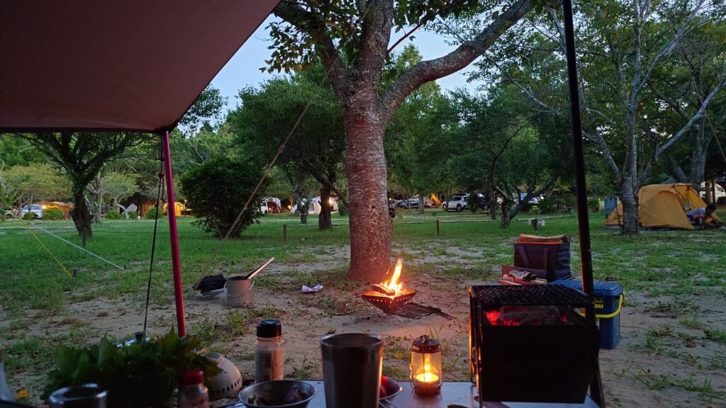 焚き火とキャンドルランタン