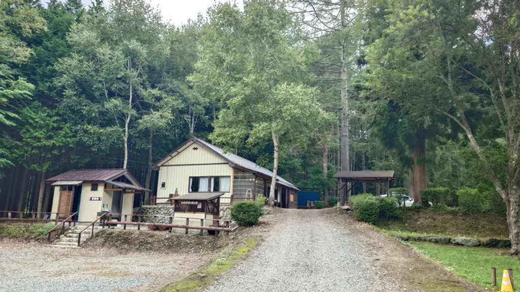 尾瀬金井沢キャンプ場管理棟周辺
