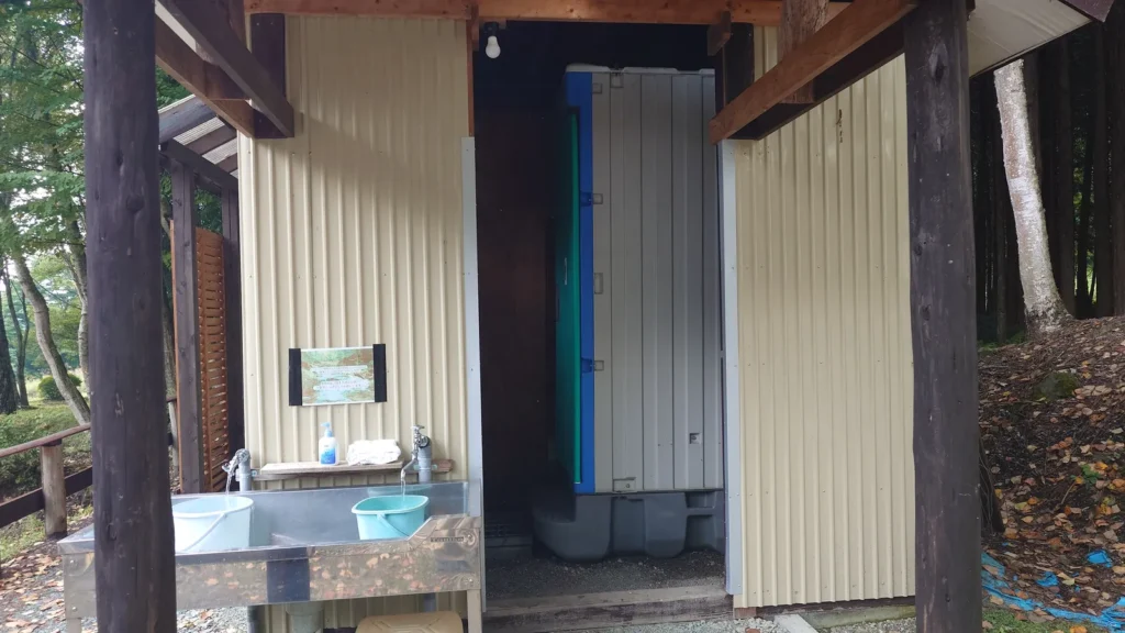 尾瀬金井沢キャンプ場トイレ
