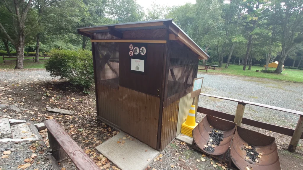 尾瀬金井沢キャンプ場ゴミ置き場