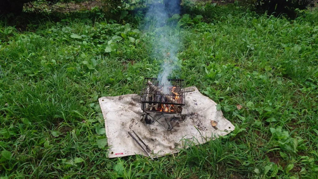 尾瀬金井沢キャンプ場焚き火の焚き付け