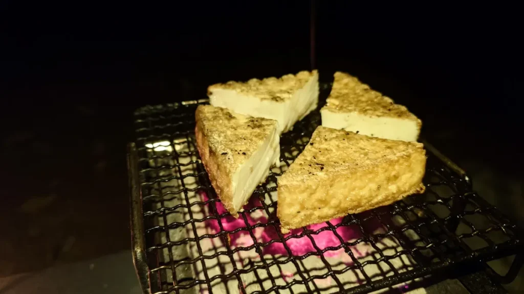 四等分した厚揚げ