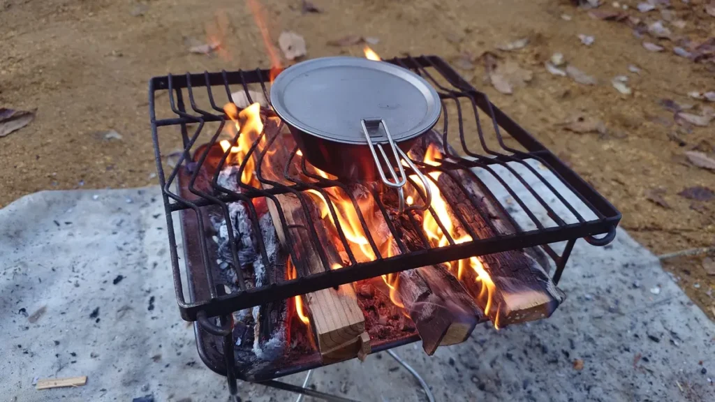 焚き火でシェラカップ炊飯