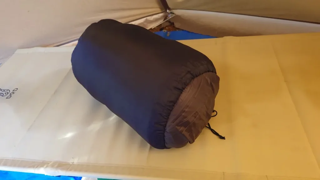 Coleman Extreme WHEATHER Mummyを収納した図