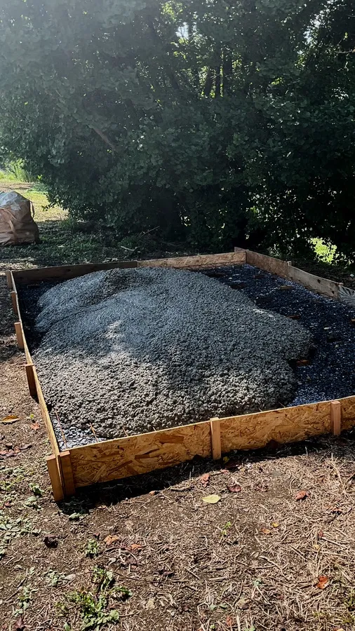 ナイトビューあかぎ物置設置場所に流し込んだコンクリート