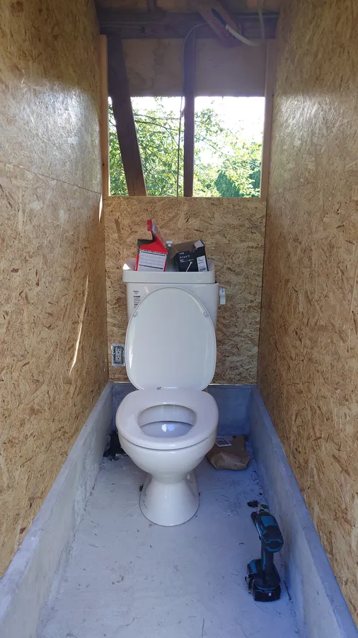 ナイトビューあかぎトイレ改装内壁