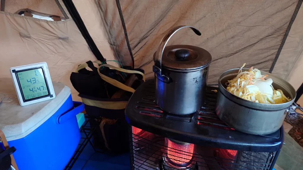 石油ストーブとヤカン