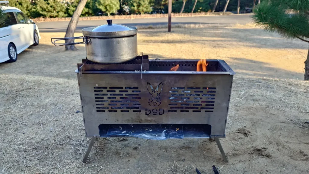 すけもえファイヤーにのせた鍋